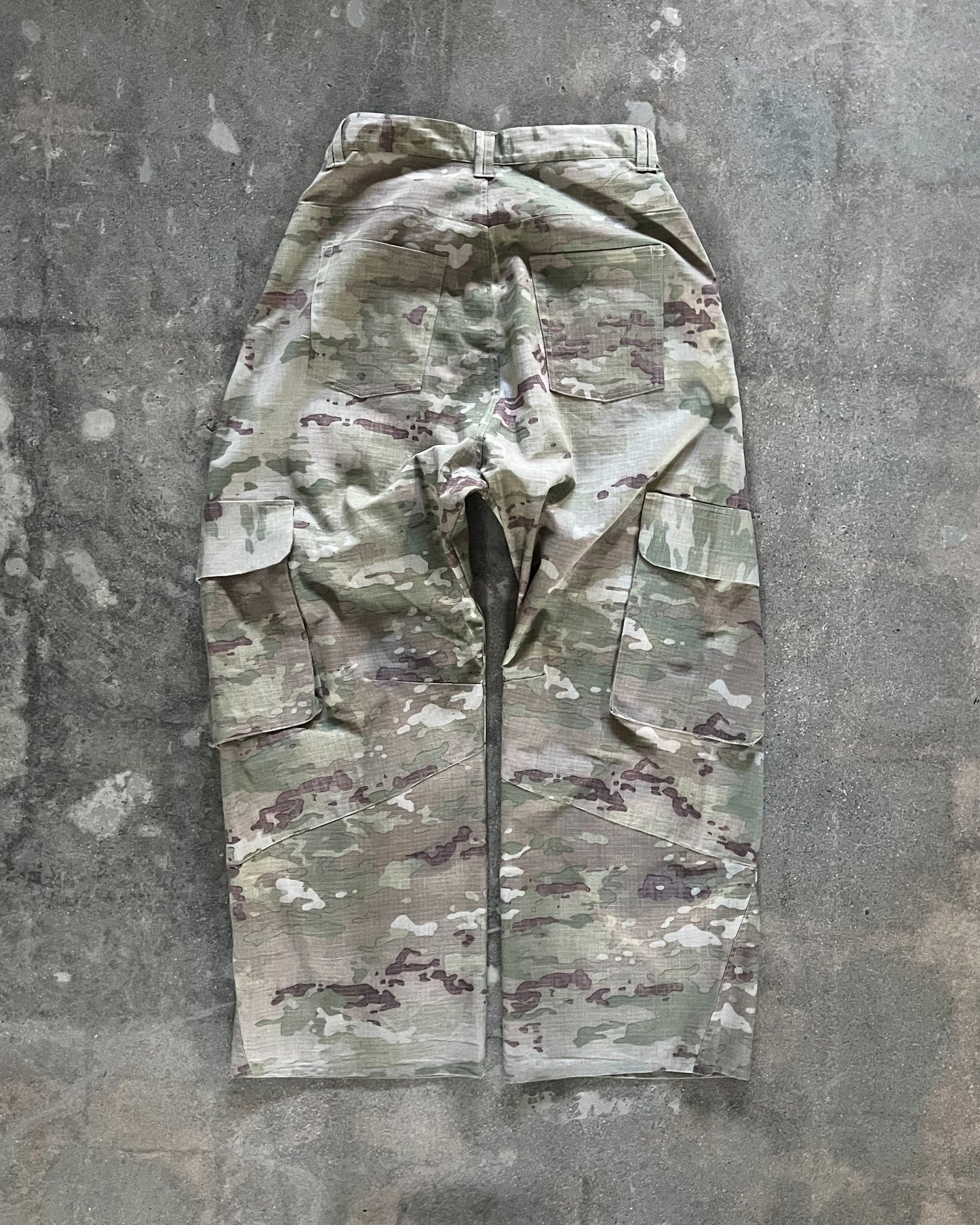 Size 32" Camo Cargo Pants w/ Green Leather